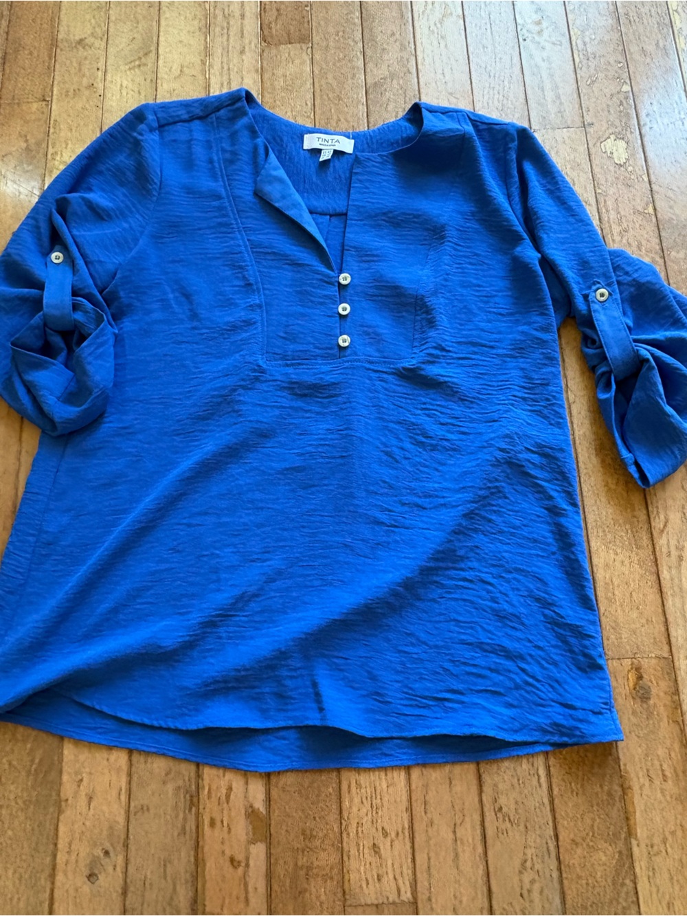 Womens Tinta shirt size (ES42 FR 40) translates to a US M/L 8